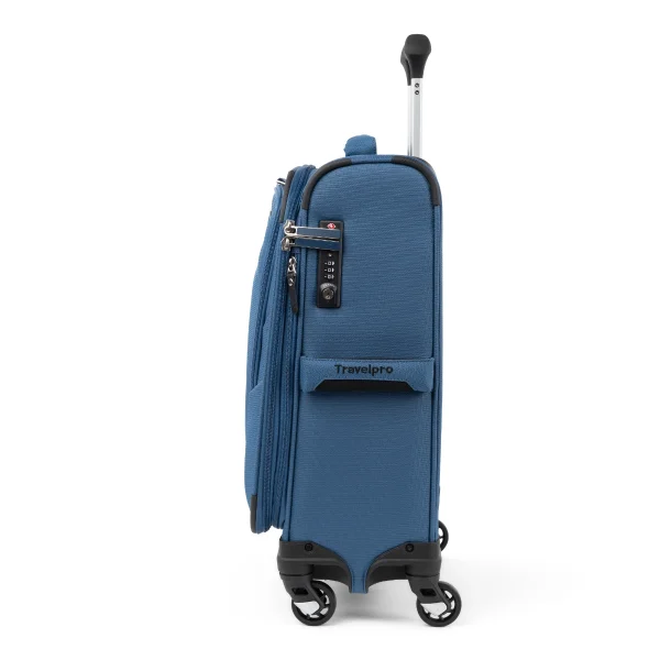 מזוודה קטנה מבד Travelpro Maxlite 5 Carry On