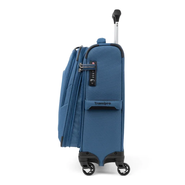 מזוודה קטנה מבד Travelpro Maxlite 5 Carry On