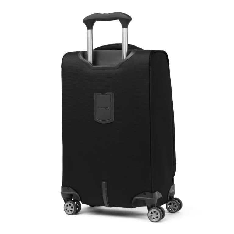 מזוודה קטנה מבד 21" TravelPro WalkAbout