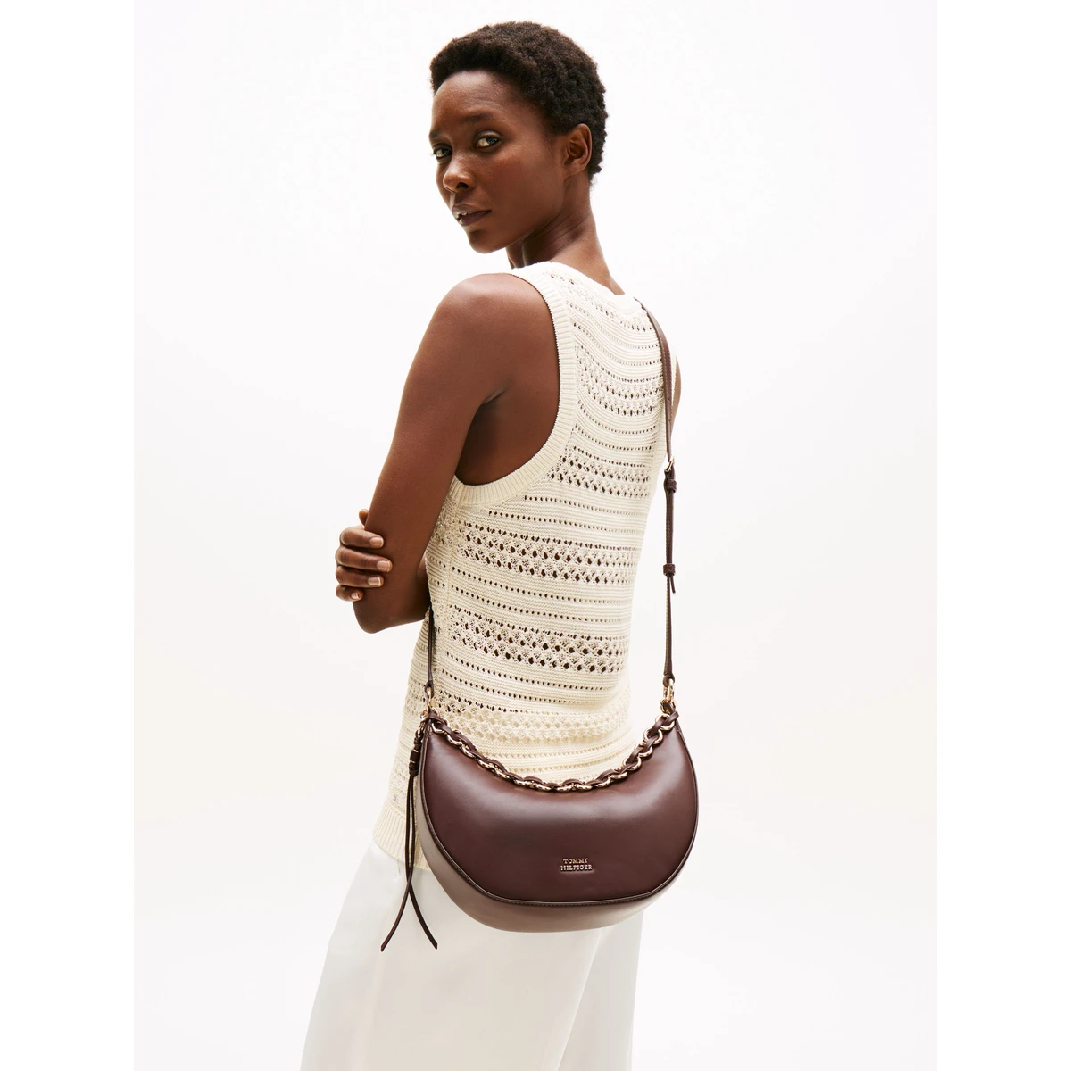 תיק צד בינוני Tommy Hilfiger – AW0AW17467-GSZ – rich-walnut – 4