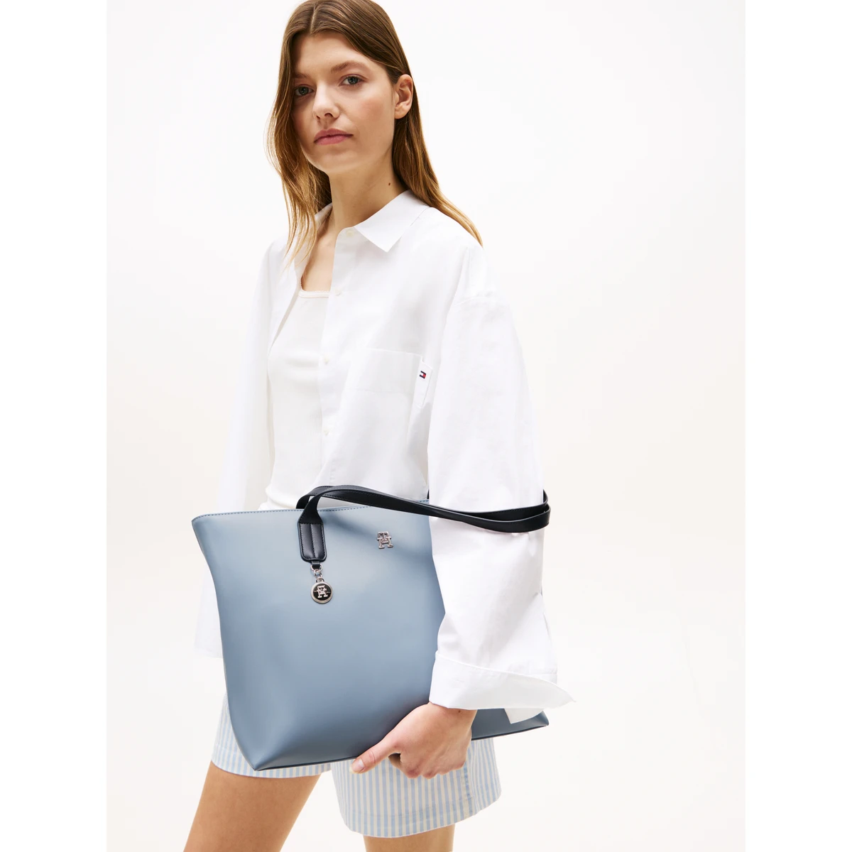 תיק יד גדול Tommy Hilfiger – AW0AW17503-C2B – brisk-blue – 4