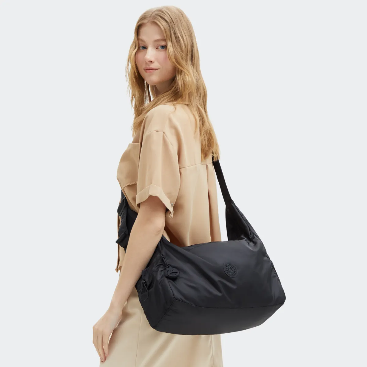 תיק צד גדול GWYN – KI58234RZ – simply-black – 5